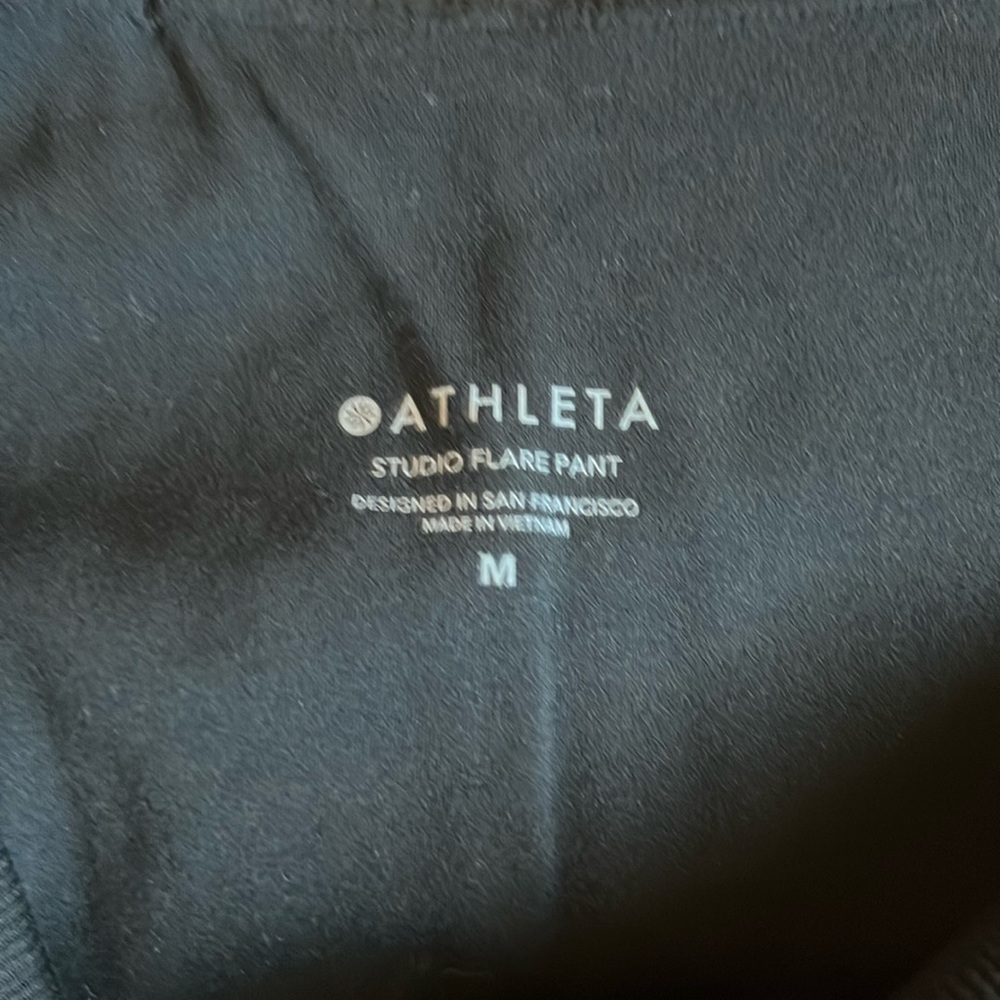 Athleta medium flare blank pant.  75% nylon 25% Lycra spandex. Never worn.